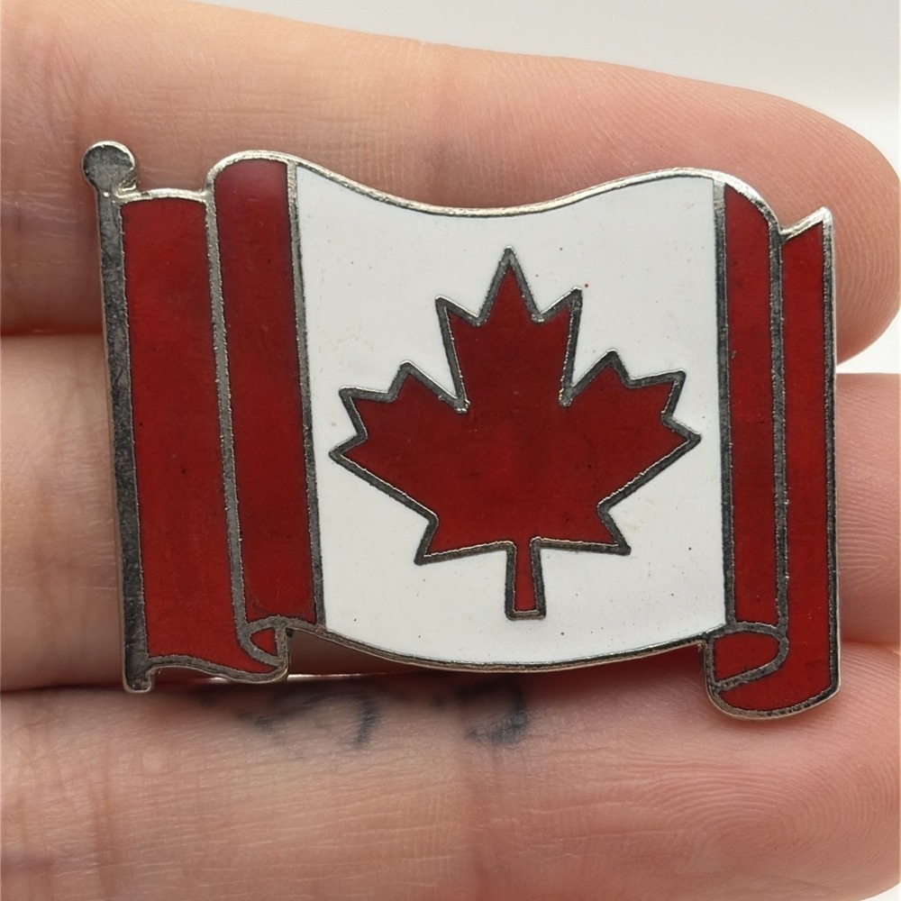 Canada Waving Flag Maple‎ Leaf Travel Souvenir Lapel Hat Pin